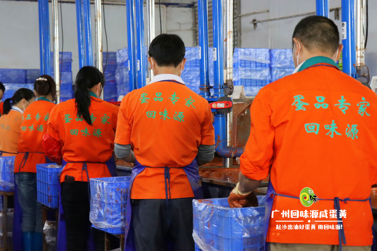 回味源高端定制咸蛋黄：草木灰慢腌48天，油润起沙，为中秋品质赋能(图6)